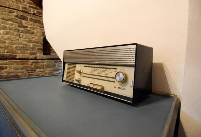 جناح جونيور, Aqueduct Inn