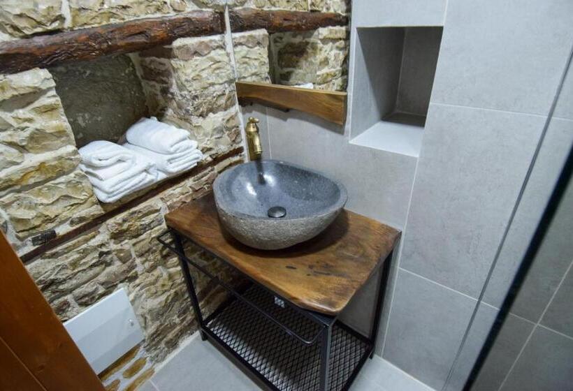 جناح جونيور, Aqueduct Inn