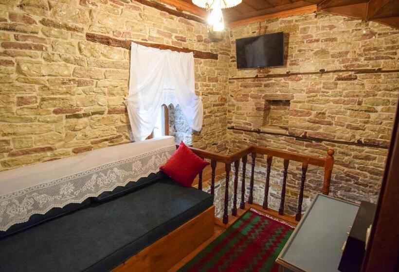 جناح جونيور, Aqueduct Inn