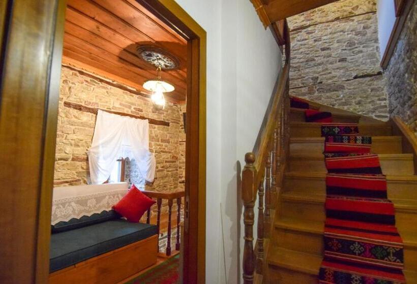 جناح جونيور, Aqueduct Inn