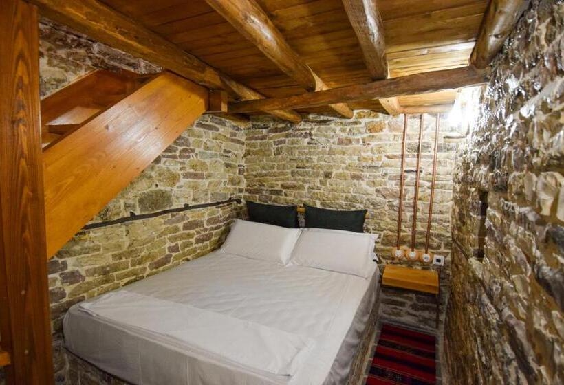 جناح جونيور, Aqueduct Inn