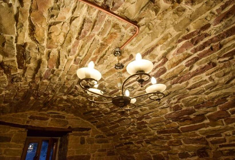 جناح عائلي, Aqueduct Inn