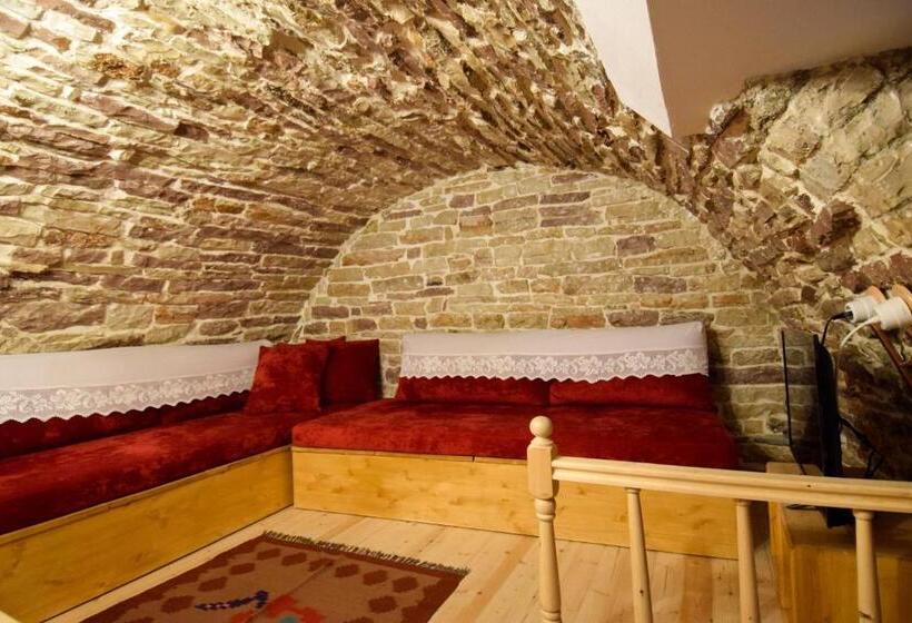 סוויטה משפחתית, Aqueduct Inn