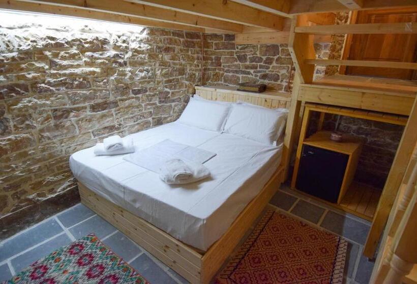 جناح عائلي, Aqueduct Inn