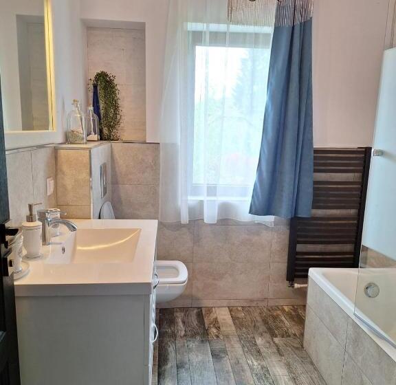 패밀리 스위트, Jazz House