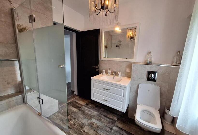 패밀리 스위트, Jazz House