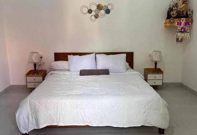 חדר דלוקס, Rega House