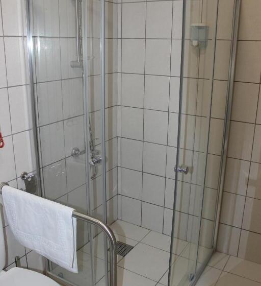 غرفة قياسية ثلاثية, Polem Otel