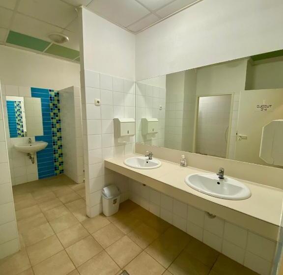 패밀리 룸 공용 욕실, Dokk Agárd