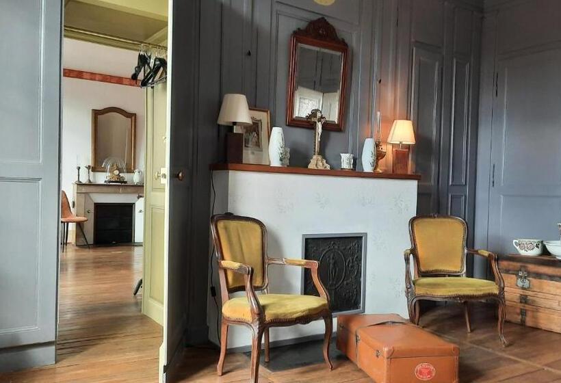 带大床的豪华间, Maison Maertens Chambres Et Tables D Hôtes