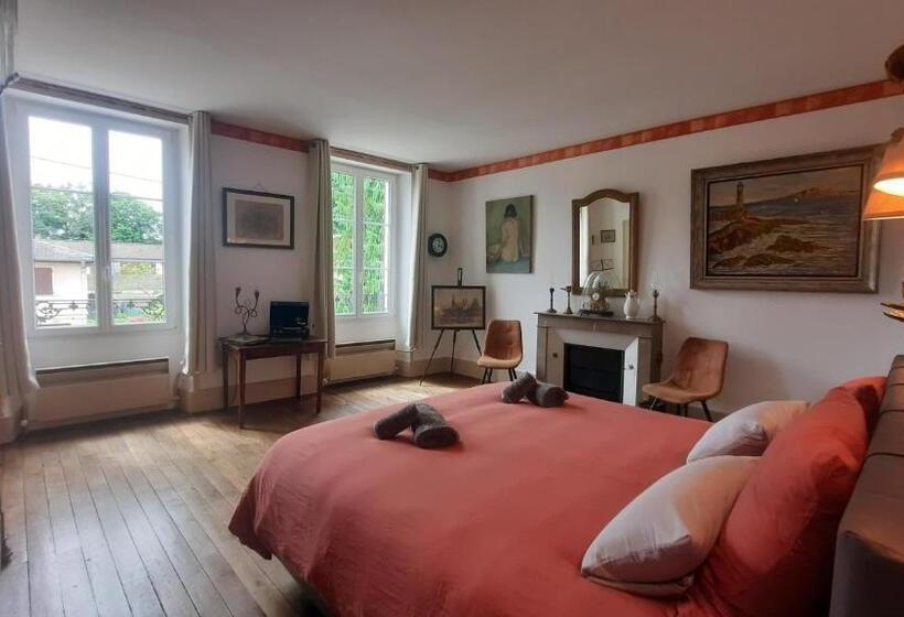 带大床的豪华间, Maison Maertens Chambres Et Tables D Hôtes