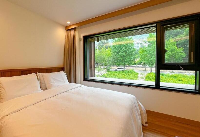 스탠다드 룸 킹사이즈 침대, Ganwoljae