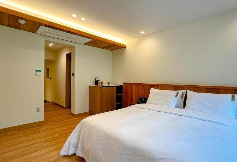 스탠다드 룸 킹사이즈 침대, Ganwoljae