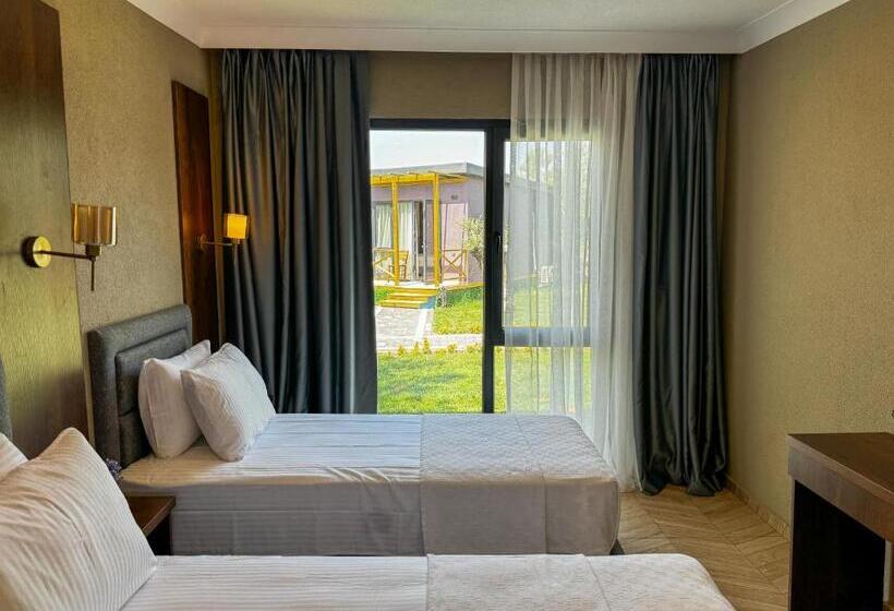 Трехместный Номер Стандарт Вид на Сад, Gargaron Beach