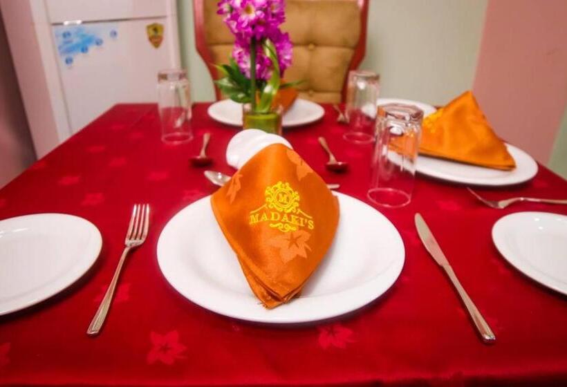 اتاق سوپریور, Madaki Executives Suites