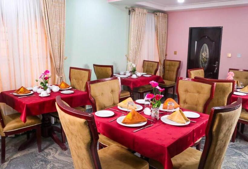 سوئیت با بالکن, Madaki Executives Suites