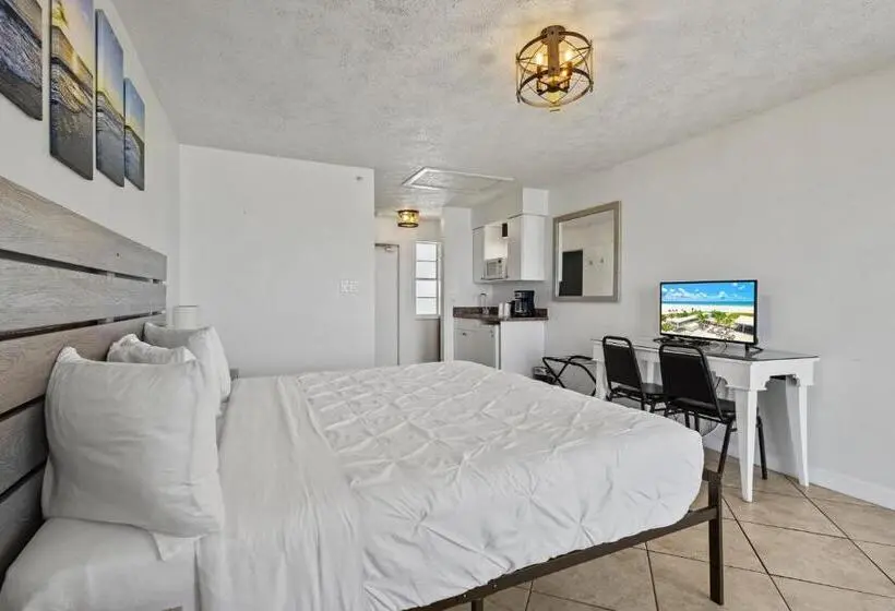 Standard-studio, Ocean View Hotel Room With Balcony  King Bed #25
