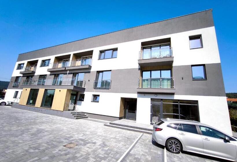 شقة غرفة نوم واحدة مزودة بشُرفة, Apartmány Karpatia S Privátnym Parkovaním