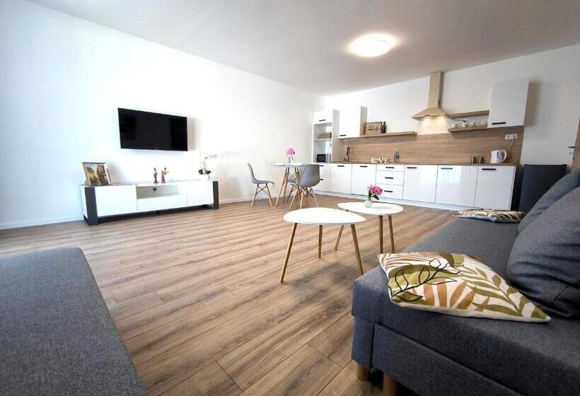 Апартаменты 1 Спальня с Балконом, Apartmány Karpatia S Privátnym Parkovaním