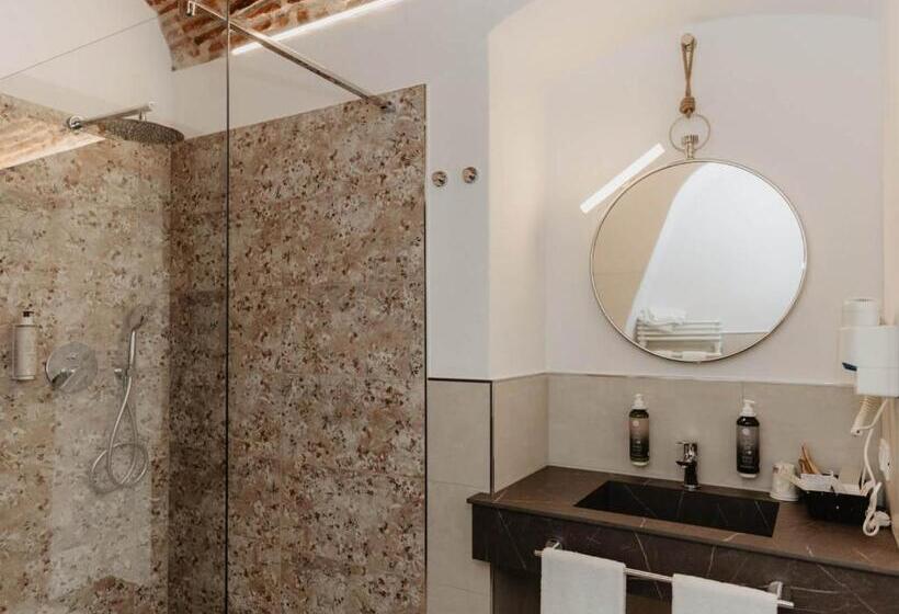 חדר דחוקס עם מיטת קינג, L Antica Dimora