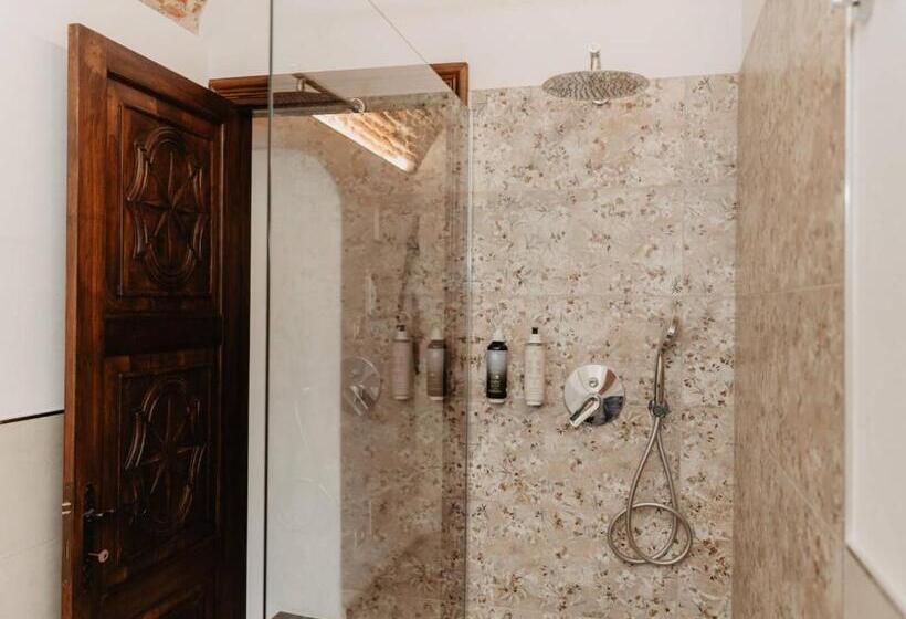 חדר דחוקס עם מיטת קינג, L Antica Dimora