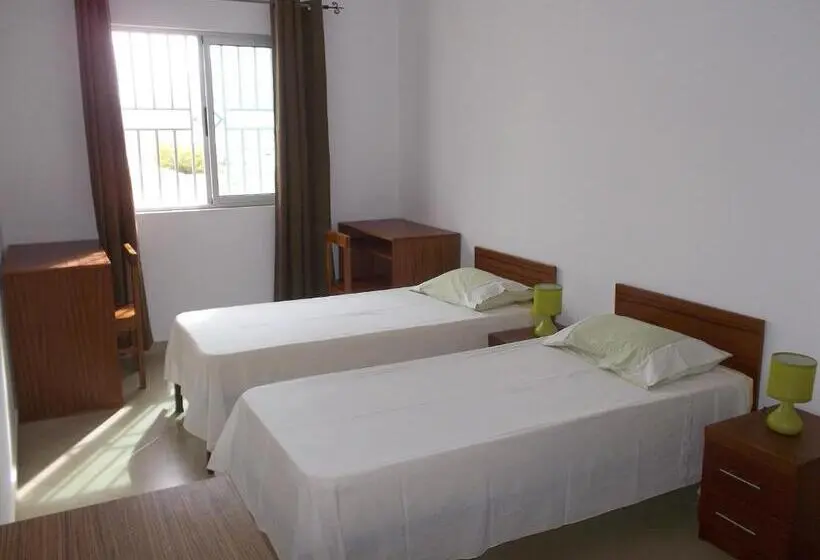 اتاق خانوادگی, Basic