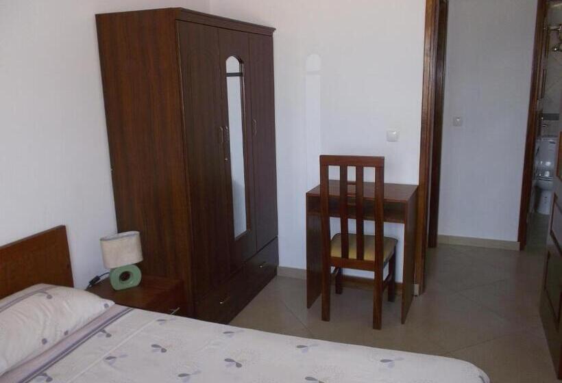 Quarto Familiar, Basic