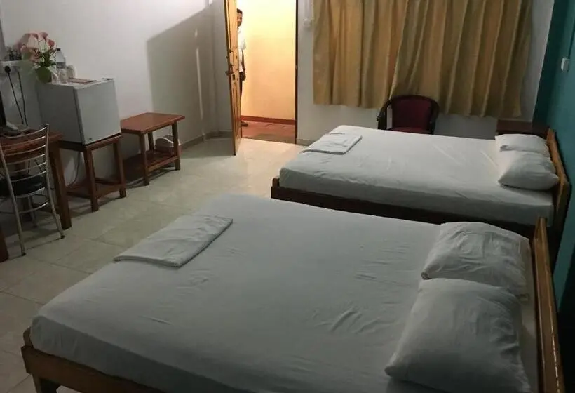 スタンダードトリプルルーム, Gnaanams Hotel And Restaurant