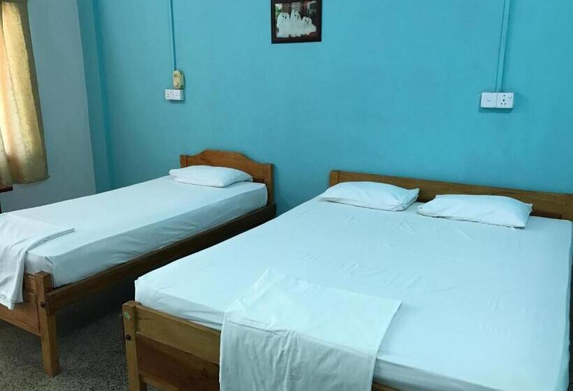 标准三人间, Gnaanams Hotel And Restaurant