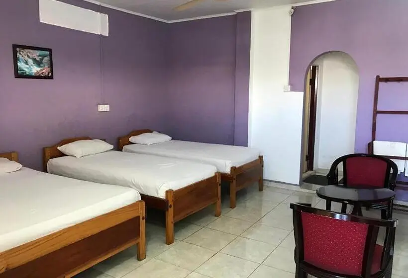 スタンダード４人部屋, Gnaanams Hotel And Restaurant