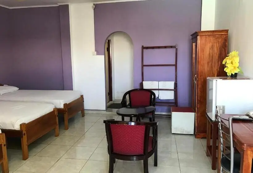 スタンダード４人部屋, Gnaanams Hotel And Restaurant
