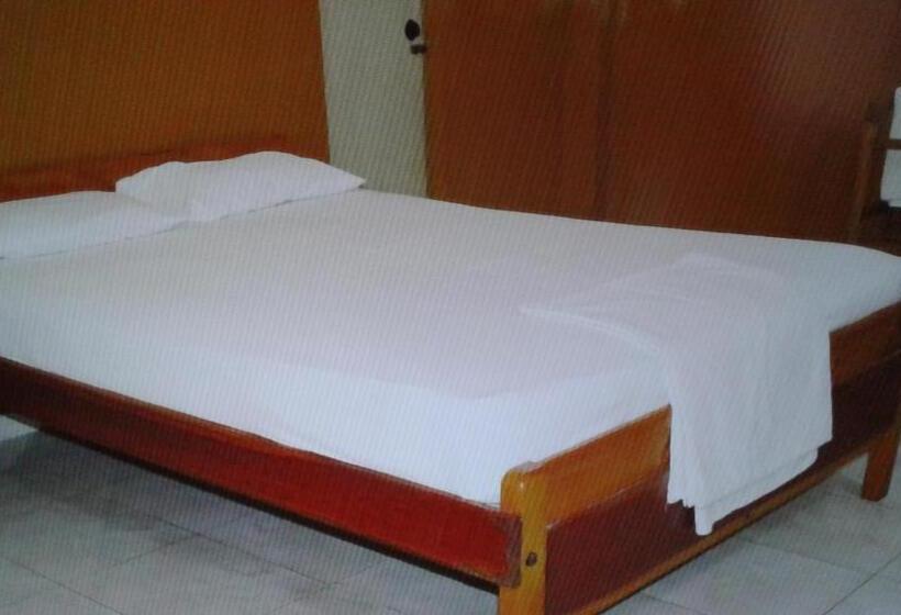 四人标准间, Gnaanams Hotel And Restaurant