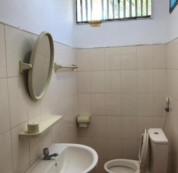 四人标准间, Gnaanams Hotel And Restaurant