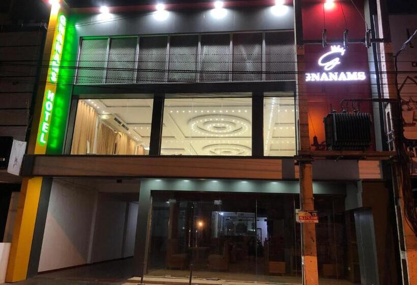 标准三人间, Gnaanams Hotel And Restaurant