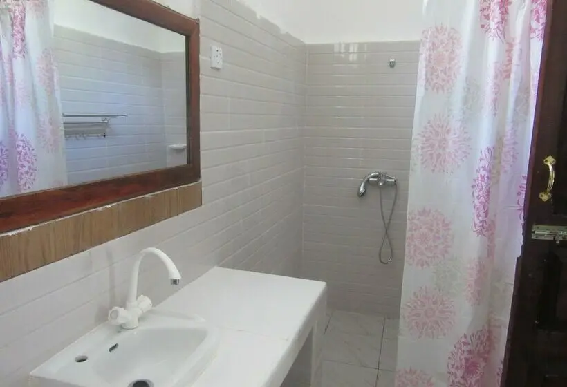 اتاق استاندارد سه نفره, Baraka Beach Bungalows