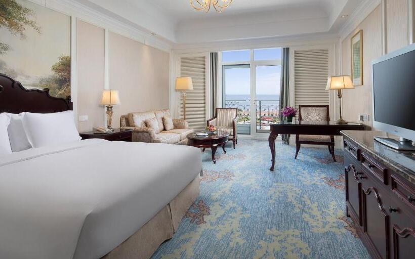 Номер Deluxe Кровать Кинг, Crowne Plaza Ocean Spring Resort, An Ihg