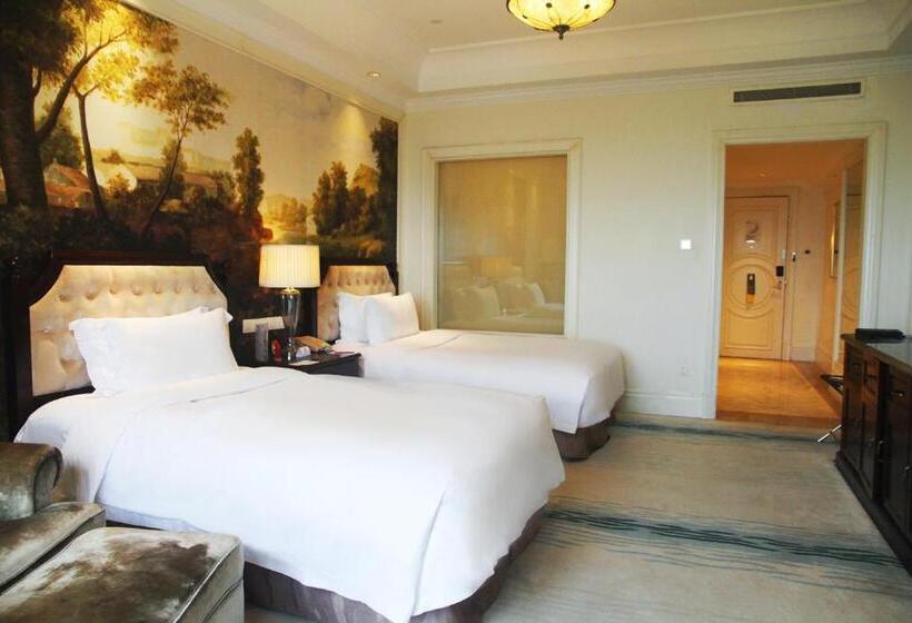 Номер Superior, Crowne Plaza Ocean Spring Resort, An Ihg