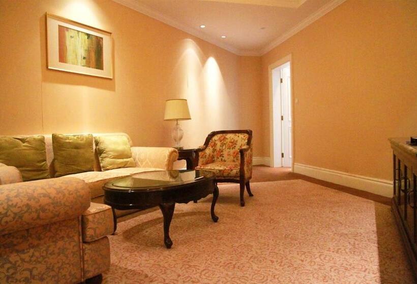 Superior Suite, Crowne Plaza Ocean Spring Resort, An Ihg