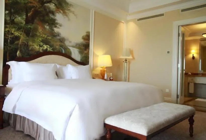 Superior-sviitti, Crowne Plaza Ocean Spring Resort, An Ihg