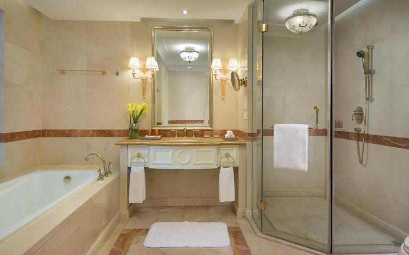 Люкс, Crowne Plaza Ocean Spring Resort, An Ihg