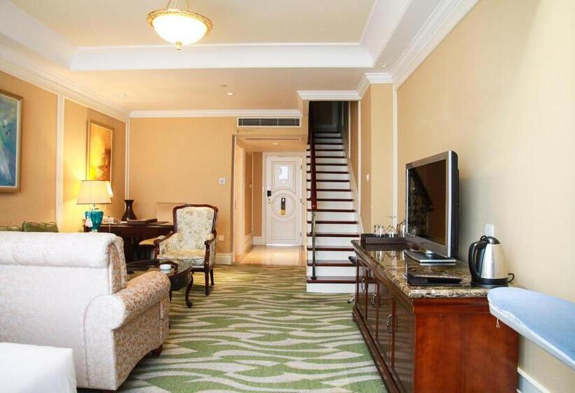 Suite, Crowne Plaza Ocean Spring Resort, An Ihg