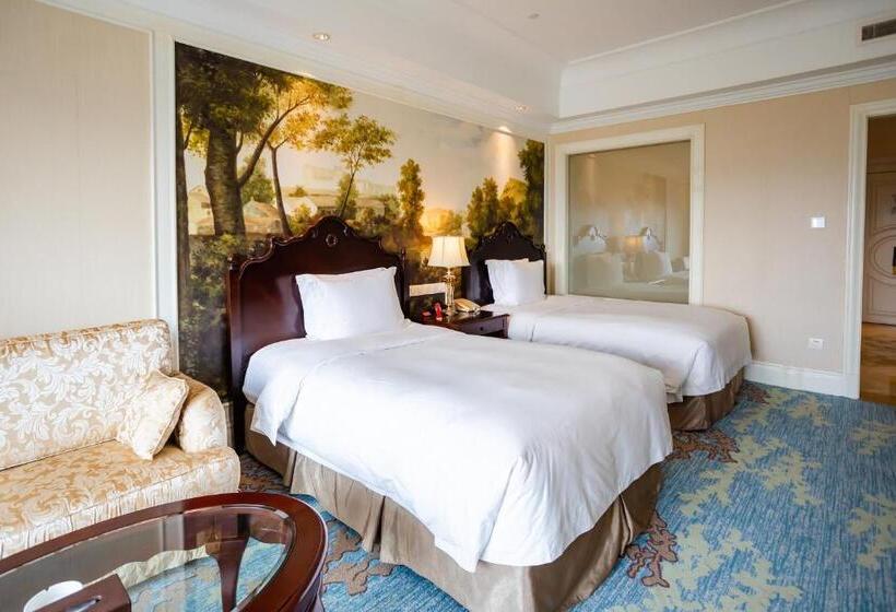 Номер Клуб, Crowne Plaza Ocean Spring Resort, An Ihg