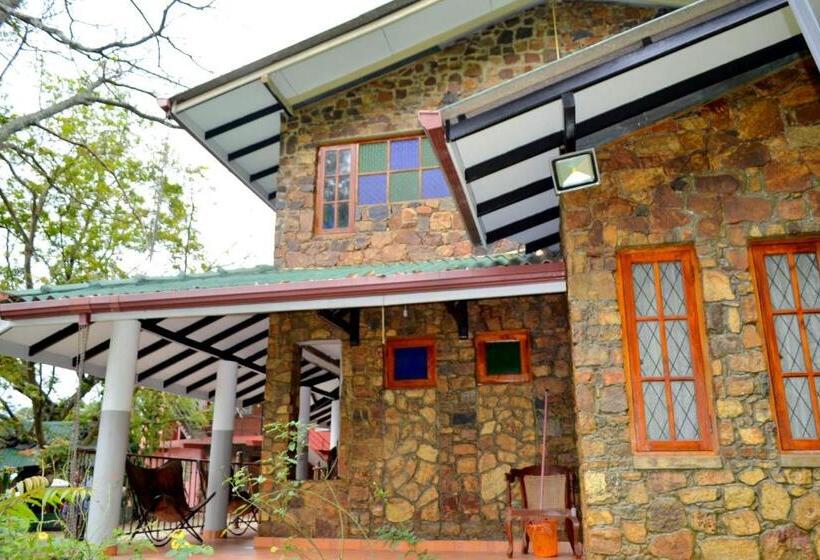 بنجلو قياسى, Green Valley Holiday Resort