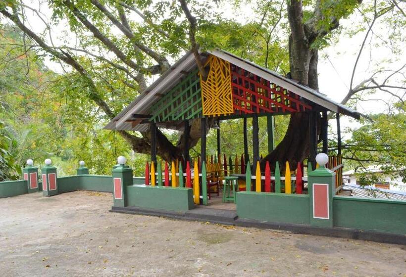 بنجلو قياسى, Green Valley Holiday Resort