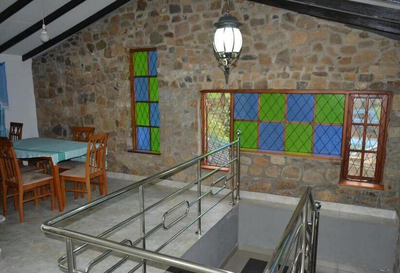 بنجلو قياسى, Green Valley Holiday Resort