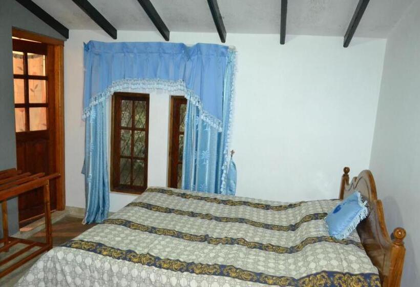 بنجلو قياسى, Green Valley Holiday Resort