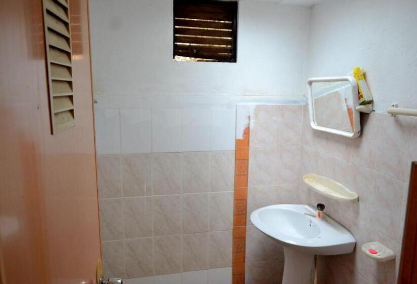 بنجلو قياسى, Green Valley Holiday Resort