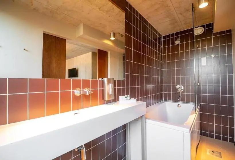 سوییت, Johan Spa