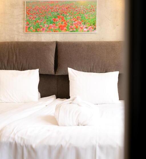 ジュニアスイート, Johan Spa