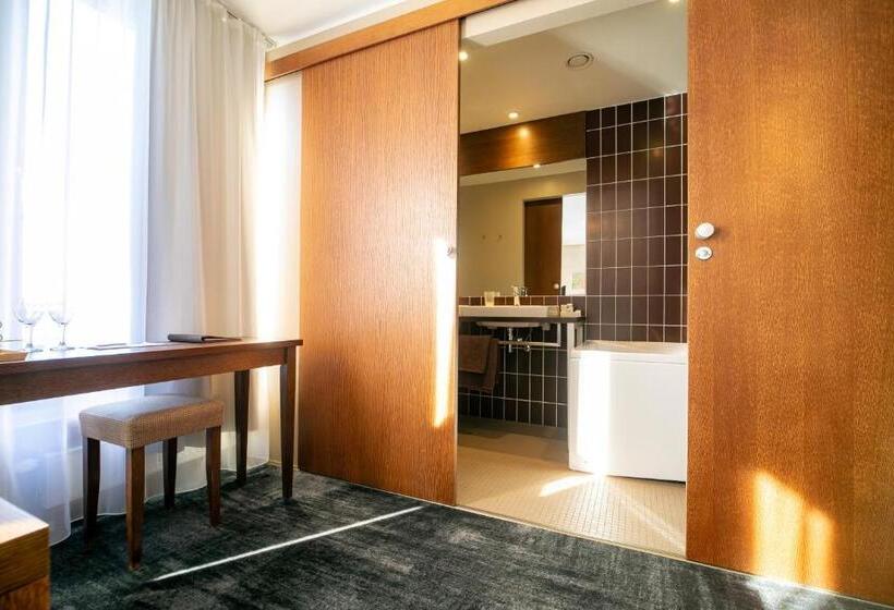 ジュニアスイート, Johan Spa